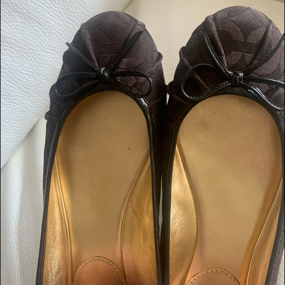 COACH Brown Flats Size 8.5 B. Leather sole.Coach Logo on the side of heel. - Picture 11 of 12